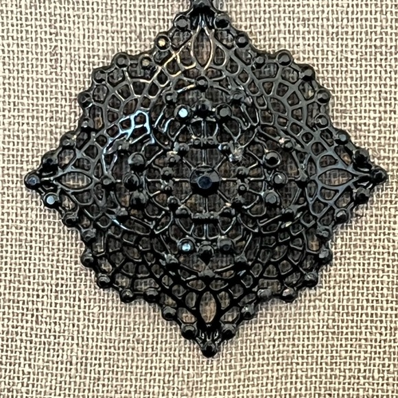 Vintage Avon Black Filigree Pendant Necklace - Women Jewelry - Picture 2 of 10